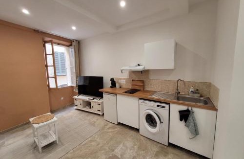 Old Town Apartment | Studio Neuf Centre Historique Halles de Toulon