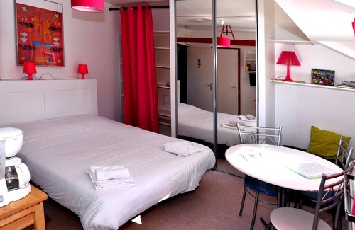 2nd Arrondissement Apartment | Studio on Barge, Le Cormoran, Edge of the Saône in Lyon