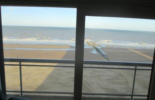 Middelkerke Apartment | Studio On The Beach With Sea View