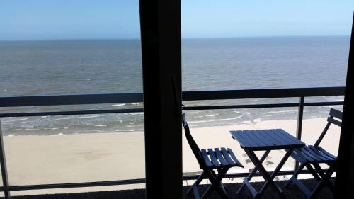 Middelkerke Apartment | Studio On The Beach With Sea View