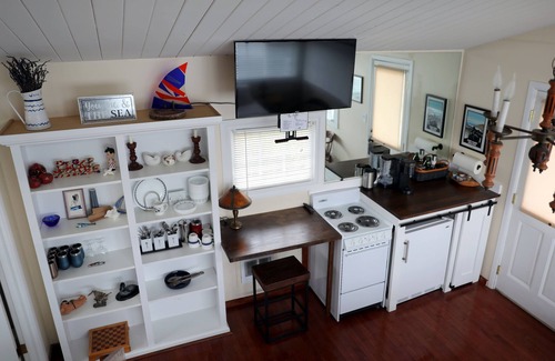 Oak Harbor Apartment | Studio on the water's edge of Penn Cove