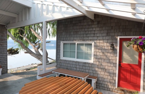 Oak Harbor Apartment | Studio on the water's edge of Penn Cove