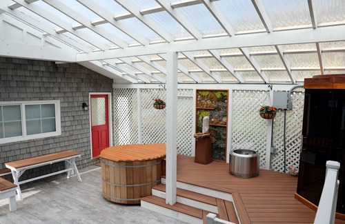Oak Harbor Apartment | Studio on the water's edge of Penn Cove