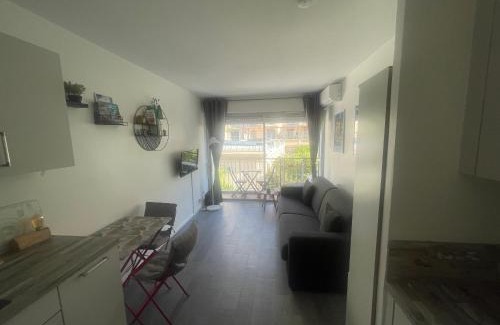 Gambetta Apartment | STUDIO ORANGERS