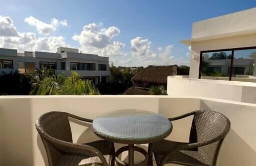 Francisco Uh May House | Studio Penthouse - Private Hot Tub - Kitchenette A302S