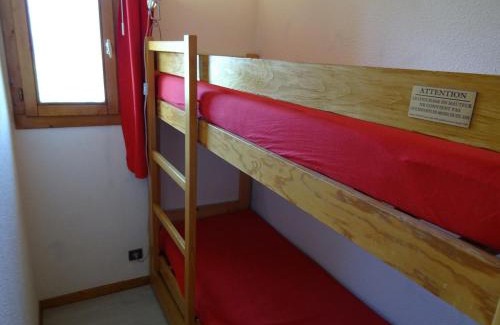 Vallandry Apartment | Studio pour 4 à Vallandry, proche des pistes avec TV et balcon - FR-1-411-277