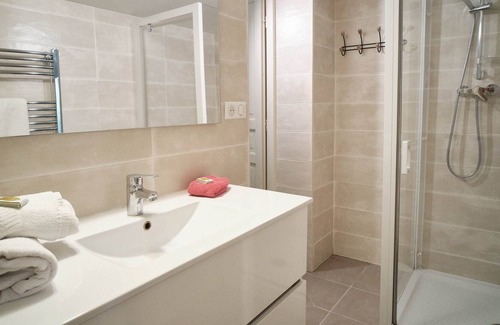 Sigonce Apartment | Studio-Premium-Ensuite with Shower