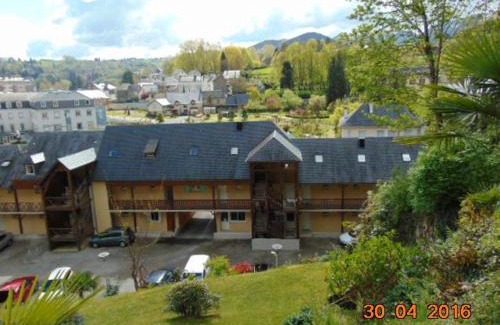 Bagneres-de-Bigorre Apartment | Studio proche des thermes en rez-de-chaussée avec place de parking