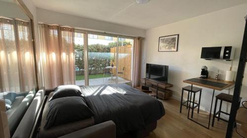 Villeneuve Loubet Beach Apartment | Studio proche plage avec jardinet et parking - Casa Garcia