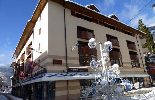 Brides-les-Bains Apartment | Studio rénové 2* pour 4 personnes - Centre de Brides-les-Bains avec parking et wifi - FR-1-512-167