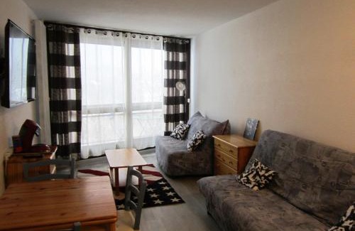 Villard-de-Lans Apartment | Studio rénové au pied des pistes avec balcon – 4 pers, cuisine équipée, parking gratuit - FR-1-689-87