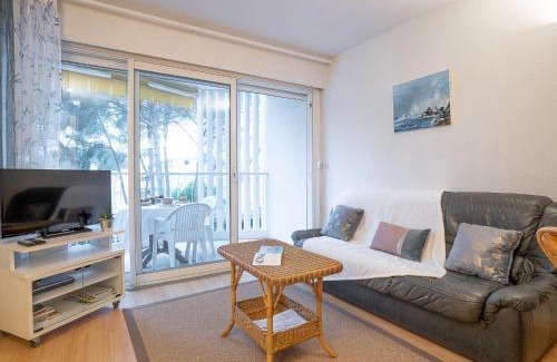 Boulouris-sur-Mer Apartment | Studio Résidence Le Boréal-1 by Interhome