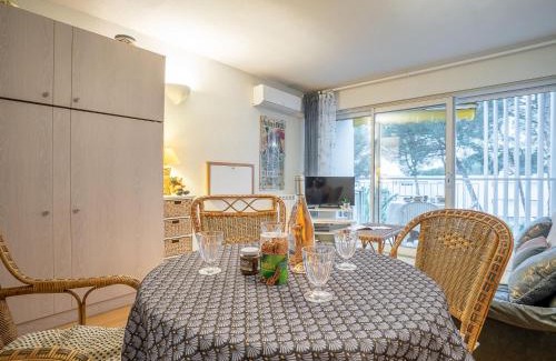 Boulouris-sur-Mer Apartment | Studio Résidence Le Boréal-1 by Interhome