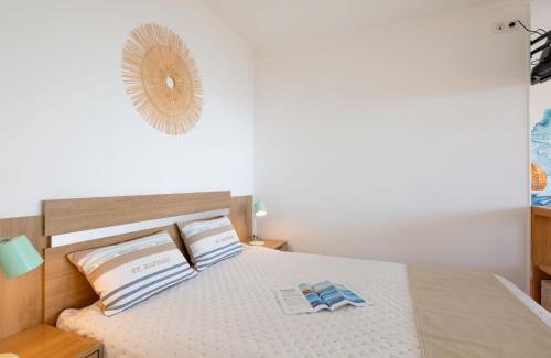 Boulouris-sur-Mer Apartment | Studio Résidence Les Gemeaux by Interhome