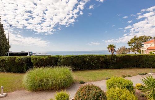 Boulouris-sur-Mer Apartment | Studio Résidence Les Gemeaux by Interhome