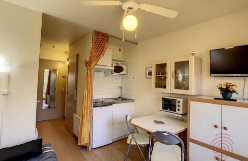 Lamalou-les-Bains Apartment | Studio RDC proche centre et thermes avec Wifi - FR-1-451-76