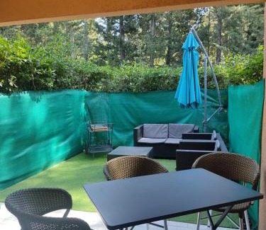 Sanary-sur-Mer Apartment | STUDIO RDJ TERRASSE PISCINE SANARY SUR MER