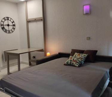 Sanary-sur-Mer Apartment | STUDIO RDJ TERRASSE PISCINE SANARY SUR MER