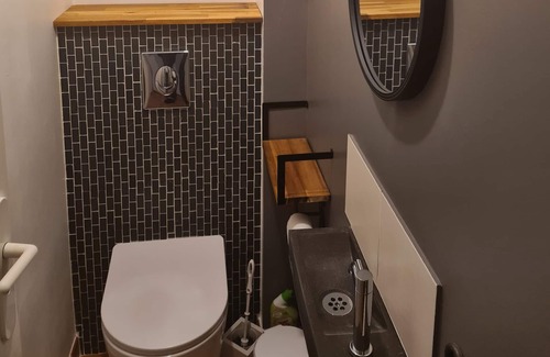 Roquefort-la-Bedoule Apartment | STUDIO - RECOMMENDED BY SMALL FUTE - SWIMMING POOL - VIEW ON VINES
