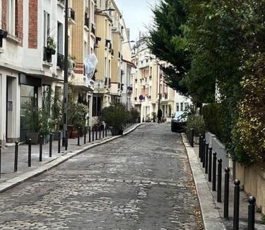 Combat Apartment | Studio refait à neuf en plein Paris !