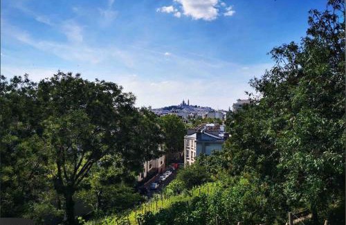 Combat Apartment | Studio refait à neuf en plein Paris !