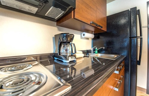 Fargo Hotel | Studio Retreat w/Breakfast & Free Parking, Near Top Fargo Attractions