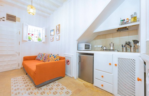 Old Town Apartment | Studio 'Ronda' with Wi-Fi and Air Conditioning