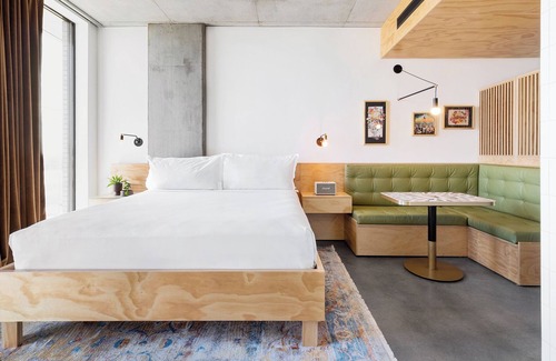 East Cesar Chavez Hotel | Studio Room at Arrive Austin, Minutes to Texas Music Museum!