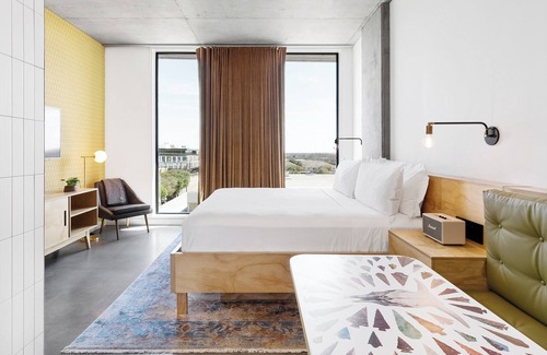 East Cesar Chavez Hotel | Studio Room at Arrive Austin, Minutes to Texas Music Museum!