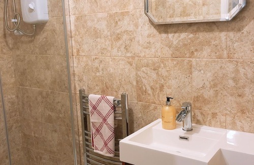 Nottingham House | Studio Self contained flat free Parking