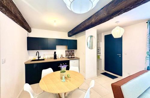 Quartier Administrations Apartment | Studio Sencha, Lit 160, Clim, plein coeur de ville