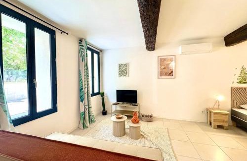 Quartier Administrations Apartment | Studio Sencha, Lit 160, Clim, plein coeur de ville