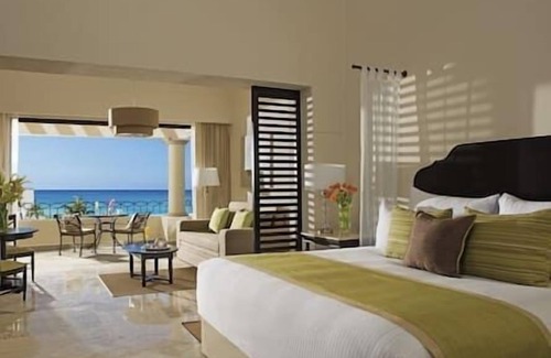 Centro Resort | Studio Sleeps 2 | Beach | Pool | Hot Tub | Concierge | Lux Stay