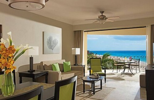 Centro Resort | Studio Sleeps 2 | Beach | Pool | Hot Tub | Concierge | Lux Stay