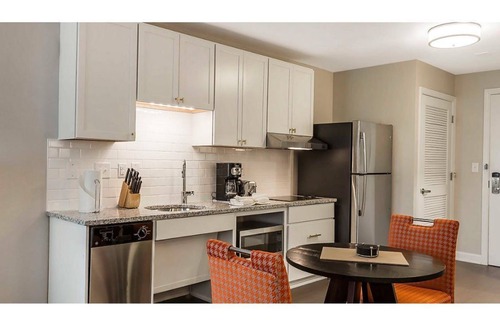 Downtown Charleston Resort | Studio sleeps 4; kitchen - 1 partial; bedding includes 1 king bed, 1 sofa bed