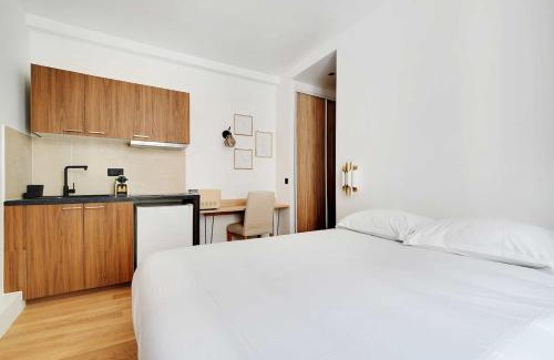 Quartier de l'Ecole-Militaire Apartment | Studio-Suite 4 stars, 15m from Eiffel, Refined