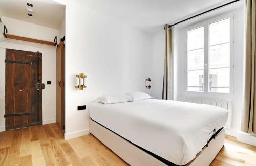 Quartier de l'Ecole-Militaire Apartment | Studio-Suite 4 stars, 15m from Eiffel, Refined