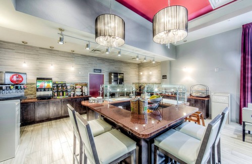 Columbus Apartment | Studio Suite Only 1 Mile from OSU! | Indoor Pool + 24-Hour Business Center