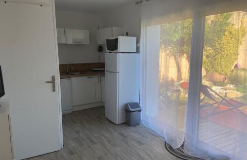 Mas-Blanc-des-Alpilles Apartment | Studio terrasse avec piscine