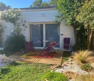 Mas-Blanc-des-Alpilles Apartment | Studio terrasse avec piscine