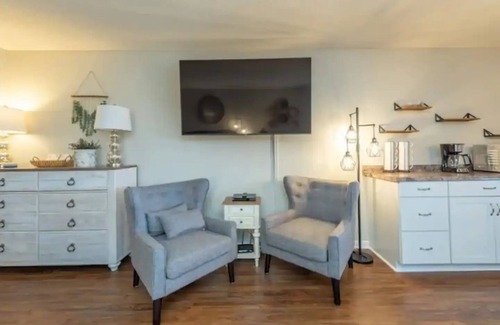 Lake Lure Apartment | Studio Villa in Lake Lure with Rumbling Bald Resort Amenities