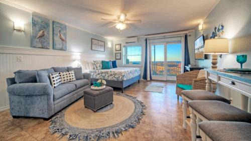 Port Aransas House | Studio w Balcony Pools Direct Beach Access Seaside Blessing by AvantStay