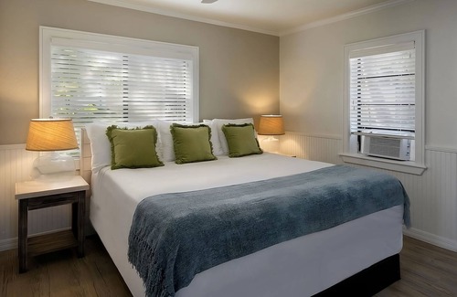 Islamorada Resort | Studio w/King Bed, Kitchenette, Outdoor Pool, Free Parking & Pet Friendly