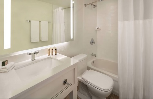 Islamorada Resort | Studio w/King Bed, Kitchenette, Outdoor Pool, Free Parking & Pet Friendly