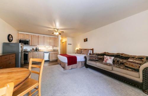 Truckee House | Studio w/Kitchen 2nd Floor #213 at Donner Lake Village