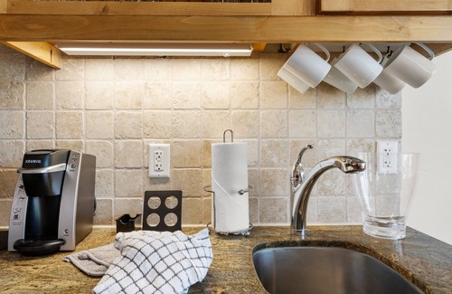 Kimball Junction Condo | Studio w/Private Hot Tub, Great Views, Fireplace & King Bed | Walk to Dining