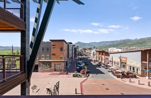 Kimball Junction Condo | Studio w/Private Hot Tub, Great Views, Fireplace & King Bed | Walk to Dining