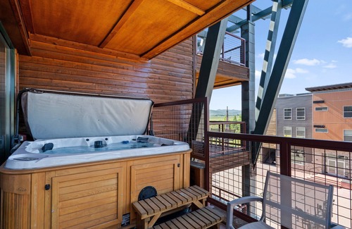 Kimball Junction Condo | Studio w/Private Hot Tub, Great Views, Fireplace & King Bed | Walk to Dining