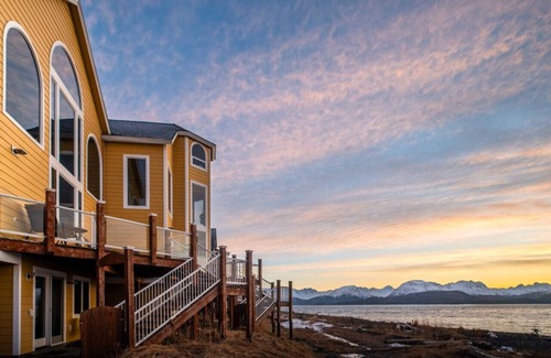 Homer House | Studio waterfront property on the Spit!