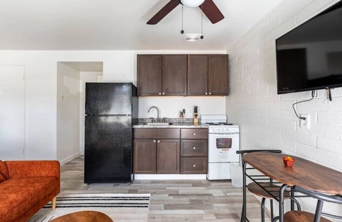 Riverside Apartment | Studio+Wifi+TV+Free Parking